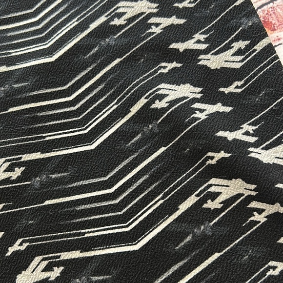 LulaRoe Cassie M Black/Grey Biplane design Preowned - Picture 2 of 8